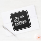 Ik loop alleen halve marathons omdat ik lui ben zo vierkante sticker (Envelop)