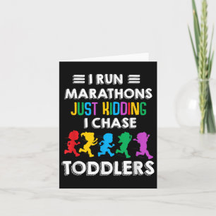 Ik loop de marathon gewoon grapje ik jaag peuters kaart