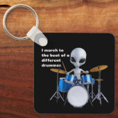 Ik loop naar de beat van een andere drummer sleutelhanger (Voorkant)
