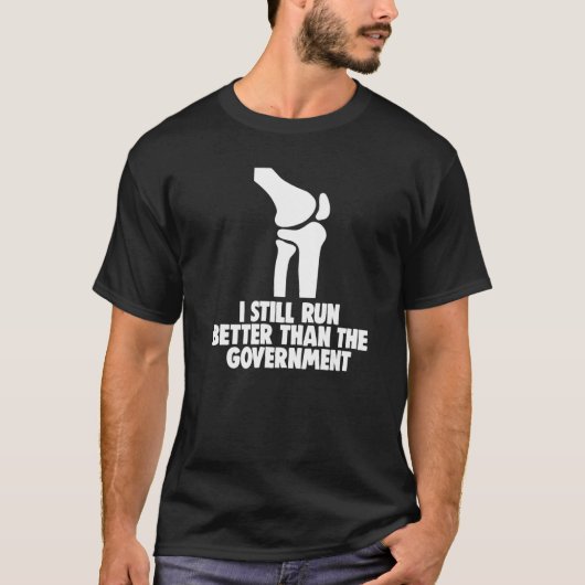 Ik loop nog steeds beter dan de regeringsknie Repl T-shirt (Voorkant)