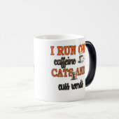 Ik loop op cafeïne en Cuss woorden Magische Mok (Voorkant rechts)