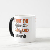 Ik loop op cafeïne en Cuss woorden Magische Mok (Voorkant links)