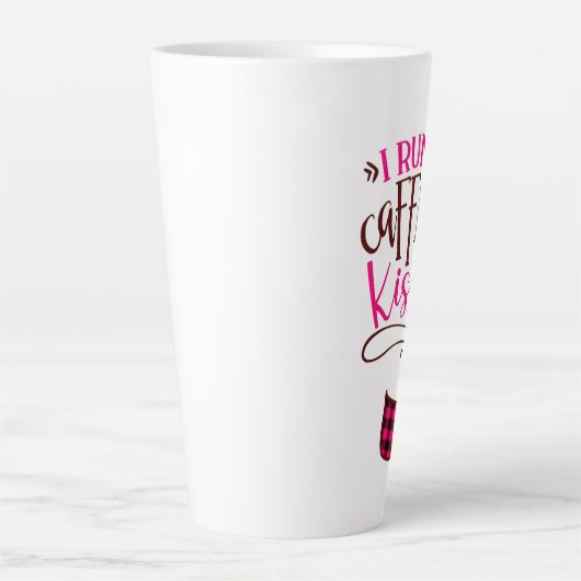 Ik loop op cafeïne en kussen latte Mok (Voorkant)