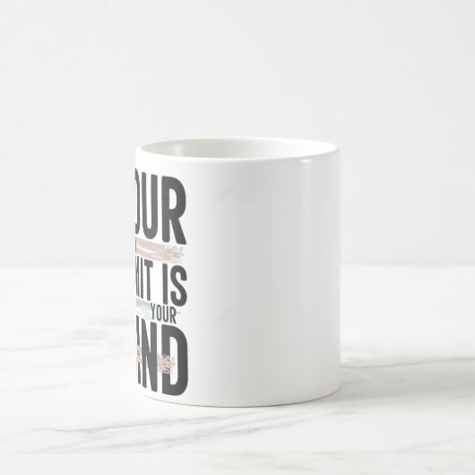 Ik loop op cafeïne en zelfvertrouwen Mok (Center)