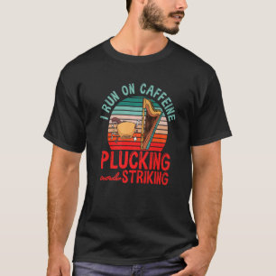 Ik loop op cafeïneplukken en opvallende harp. t-shirt