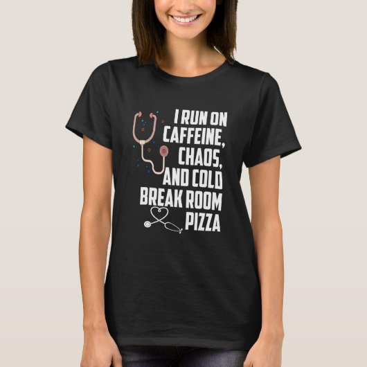 Ik loop op Caffeine Chaos en koude Break Room Pizz T-shirt (Voorkant)