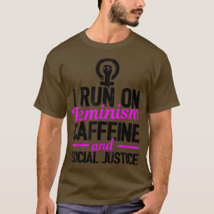 Ik loop op de Feminisme Caffeine en Social Justice T-shirt