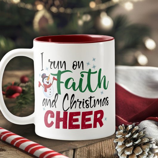Ik loop op Faith en Kerstmis. Tweekleurige Koffiemok