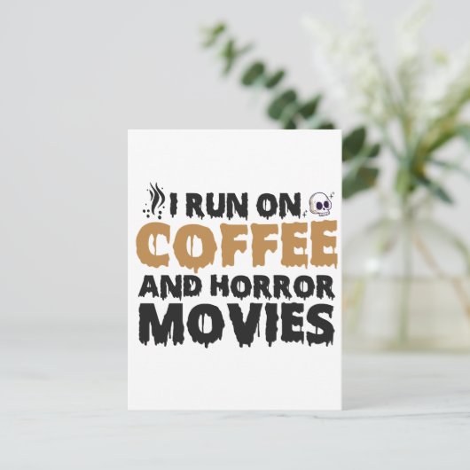 Ik loop op koffie en horror films Funny Halloween Briefkaart (Staand voorkant)