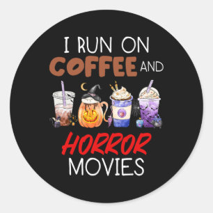 Ik loop op koffie en horror films... ronde sticker