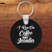 Ik loop op koffie en insuline diabetes. sleutelhanger (Voorkant)
