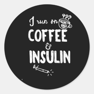 Ik loop op koffie en insuline plezier diabetes bew ronde sticker