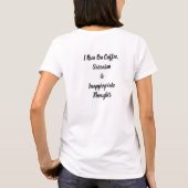 Ik loop op koffie sarcasme & ongepaste gedachten F T-shirt (Achterkant)