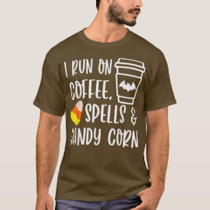 Ik loop op koffiebellen en snoepgoed in de herfst t-shirt