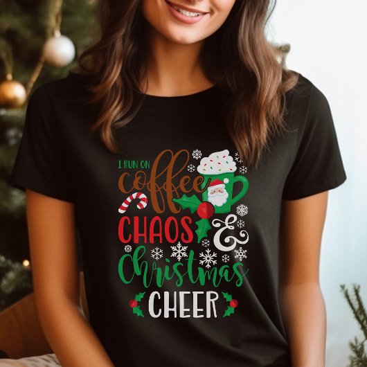 Ik loop op koffiechaos en kerstvreugde t-shirt