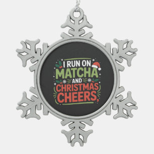Ik loop op Matcha en Kerst Cheers Groene Drank Tin Sneeuwvlok Ornament