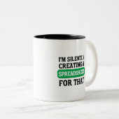 Ik maak stilletjes een spreadsheet voor die Twee.. Tweekleurige Koffiemok (Voorkant rechts)