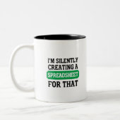 Ik maak stilletjes een spreadsheet voor die Twee.. Tweekleurige Koffiemok (Links)