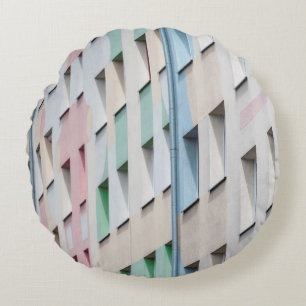 IK MOET DE WINDOWPANEN AFSLUITEN EN DE ROND KUSSEN