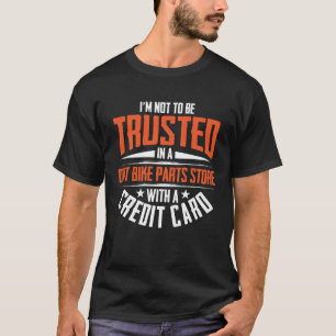 Ik moet niet worden vertrouwd in een vuilfiets ond t-shirt