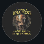 Ik nam een DNA test en God is mijn vader minnaar g Ronde Sticker<br><div class="desc">Dit is een geweldig cadeau voor je familie,  vrienden die van Jezus houden. Zij zullen dit cadeau graag van u ontvangen tijdens het vakantieseizoen of enige andere dag.</div>