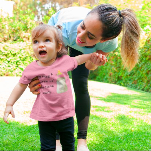 Ik neem een fles van de huis witte Funny Girls 