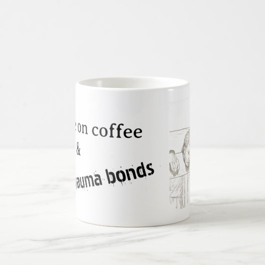 Ik overleef op koffie en traumabanden koffie mok (Center)