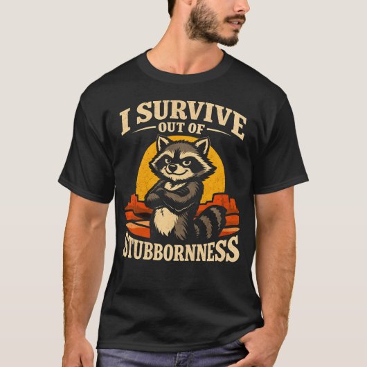 Ik overleef uit koppigheid Funny wasbeer T-shirt (Voorkant)