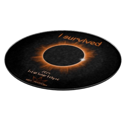 Ik overleefde 2024 Solar Eclipse snijplank (Hoek)