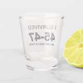 Ik overleefde 45-47 shot glas (Achterkant)