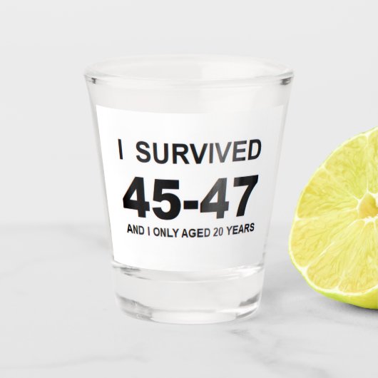 Ik overleefde 45-47 shot glas (Voorkant)