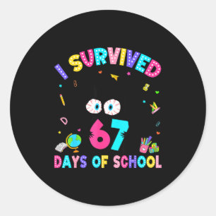 Ik overleefde 67 dagen school zes zeven meme slang ronde sticker