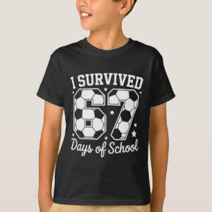 Ik overleefde 67 dagen van school Voetbal enthousi T-shirt