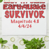 Ik overleefde de NYC aardbeving Tri State 2024 Theedoek (Gevouwen)