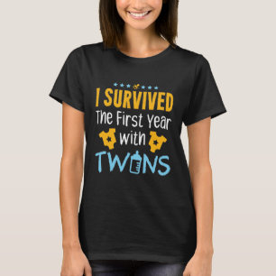 Ik overleefde het eerste jaar met een tweeling t-shirt