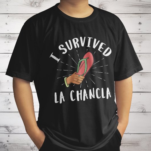 Ik overleefde La Chancla grappige Mexicaanse moede T-shirt