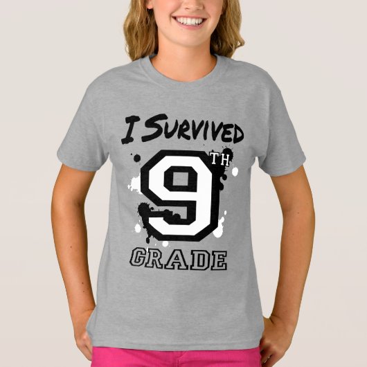 Ik overleefde meisjes van de 9e klas t-shirt (Voorkant)
