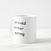Ik overleefde nog een vergadering grappig. koffiemok (Voorkant links)