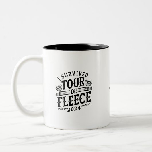Ik overleefde Tour de Fleece 2024 Personaliseer Te Tweekleurige Koffiemok (Links)