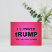 Ik overleefde tRUMP Briefkaart (Staand voorkant)