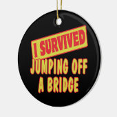 IK OVERLEEFDE VAN EEN BRUG TE SPRINGEN KERAMISCH ORNAMENT (Links)