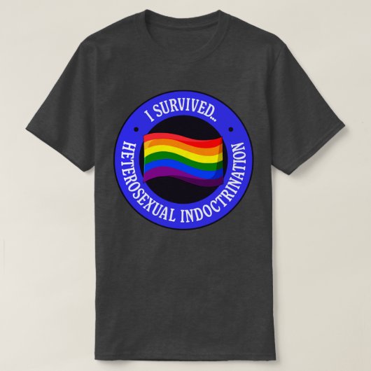 Ik overlevende heteroseksuele doctrinatie Pride T-shirt (Design voorkant)