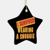 IK OVERVIESDE EEN SNUGGIE TE KIJKEN KERAMISCH ORNAMENT (Rechts)