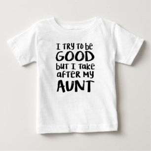 Ik pak mijn tante t-shirt aan