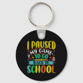 Ik pauzeer mijn spel om terug naar school student  sleutelhanger (Achterkant)