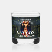 IK POEPTE IN ELON MUSK'S KATTENBAK TULSI GABBARD WHISKY GLAS (Achterkant)