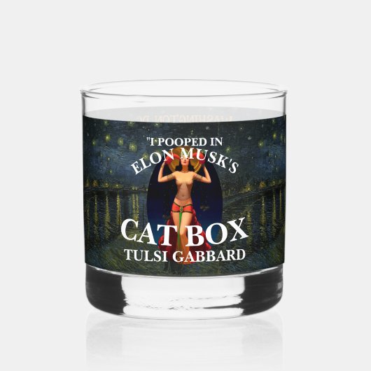 IK POEPTE IN ELON MUSK'S KATTENBAK TULSI GABBARD WHISKY GLAS (Achterkant)