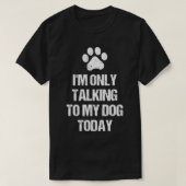 Ik praat alleen met mijn hond vandaag met voetafdr t-shirt (Design voorkant)
