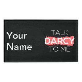 Ik praat tegen mij over Darcy. Naambadge