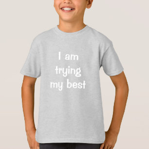 Ik probeer de T-shirt van mijn beste ADHD-jongen